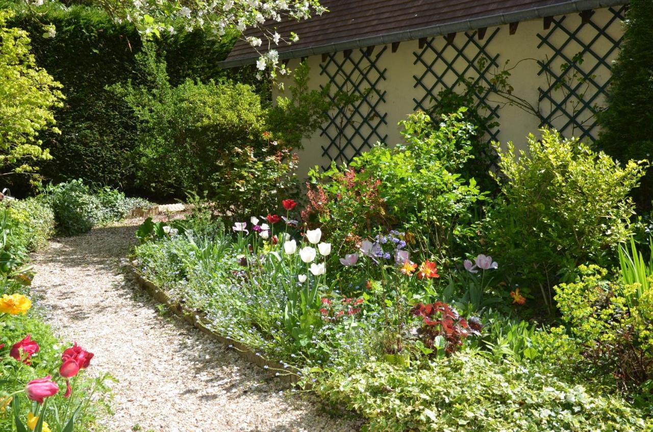 Le Clos Fleuri Bed and Breakfast Ζιβερνί Εξωτερικό φωτογραφία