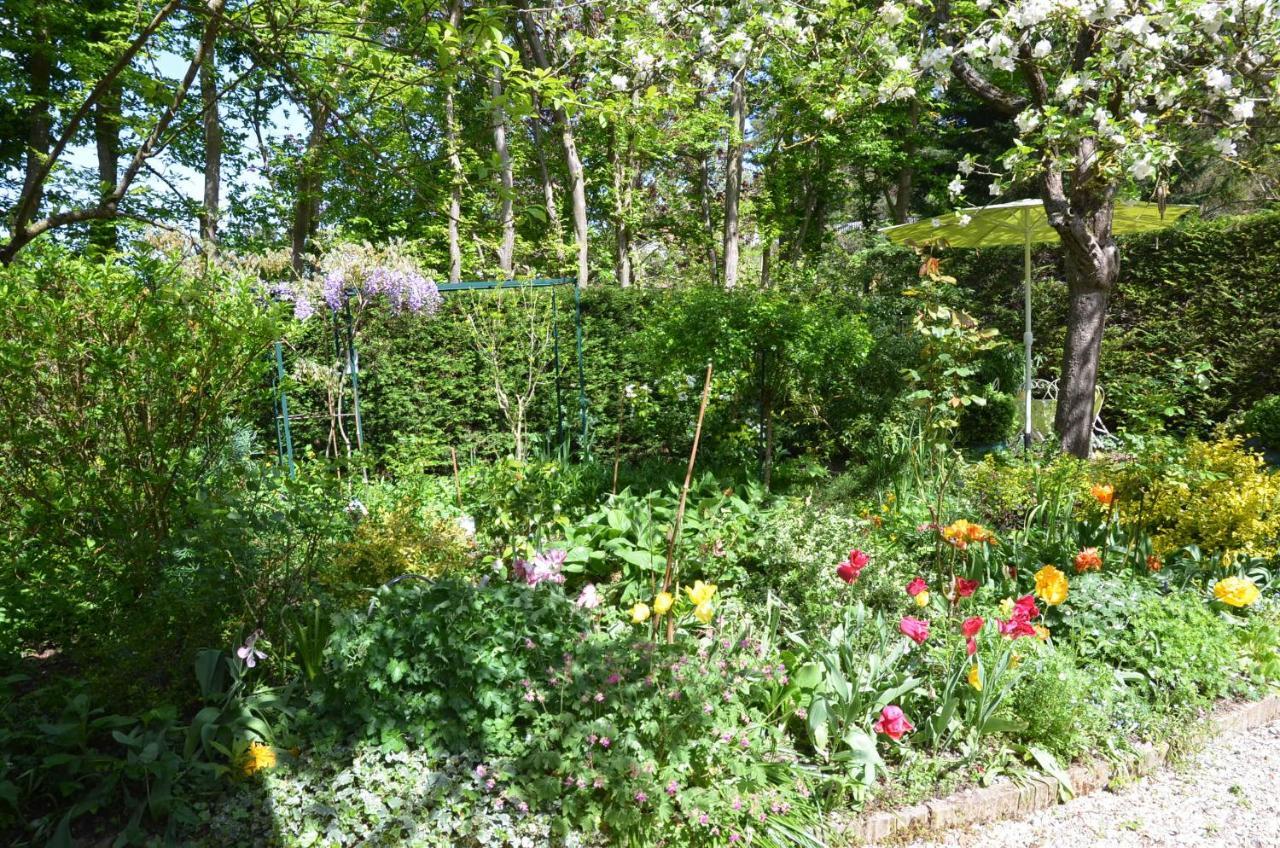 Le Clos Fleuri Bed and Breakfast Ζιβερνί Εξωτερικό φωτογραφία
